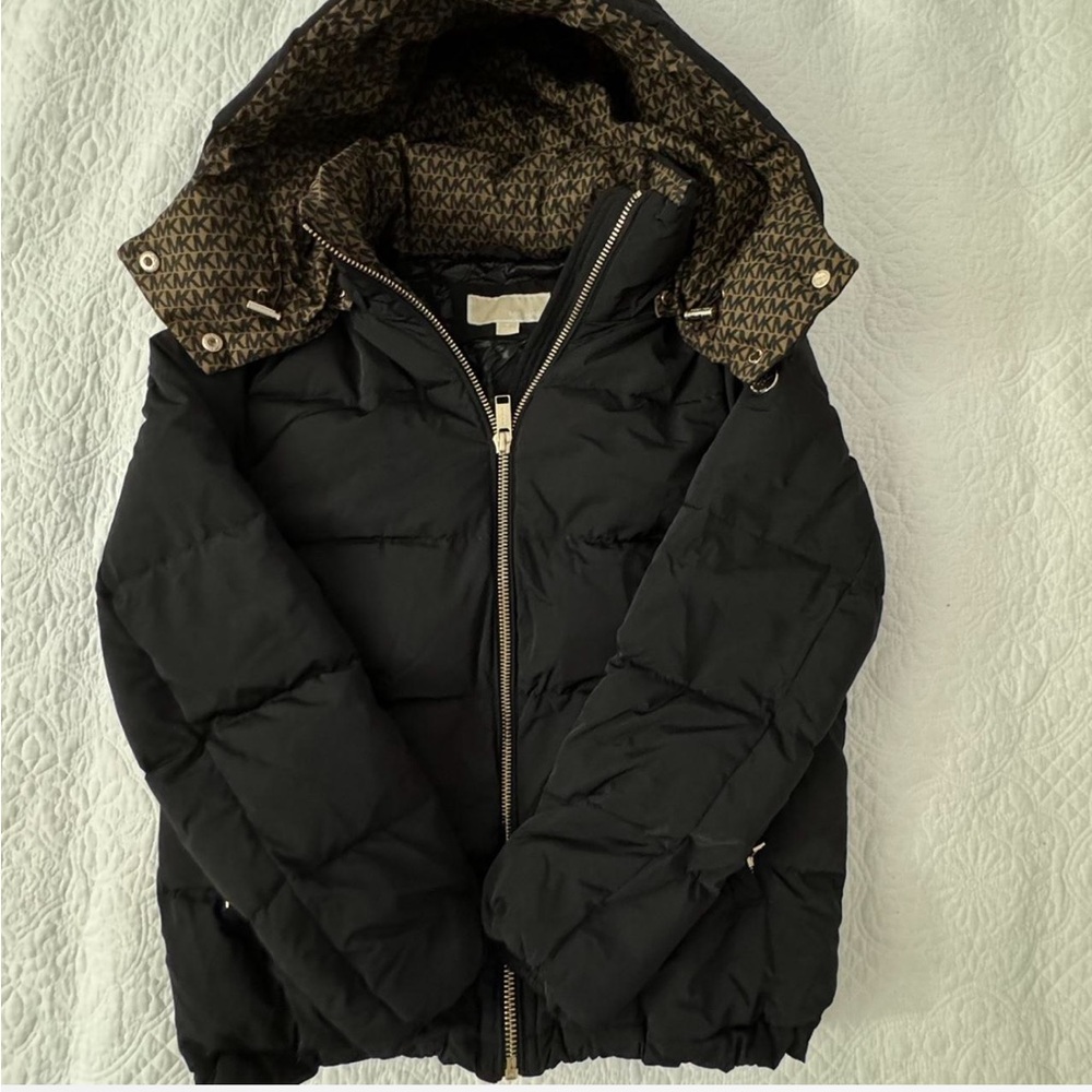 MICHAEL Michael Kors Black Puffer Jacket with Patterned Hood